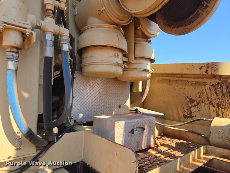 image for item YA1158 2016 Peterbilt 367 drilling rig truck