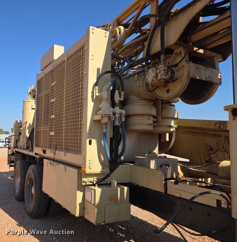 image for item YA1158 2016 Peterbilt 367 drilling rig truck