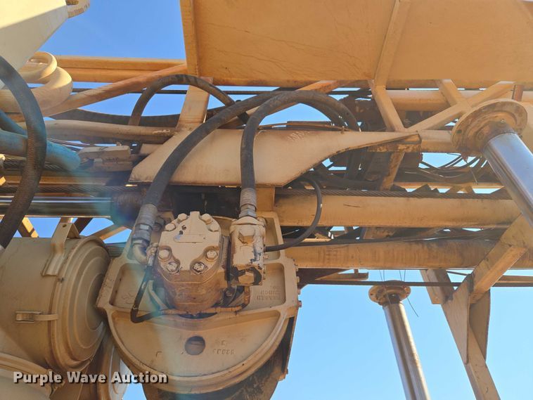 image for item YA1158 2016 Peterbilt 367 drilling rig truck