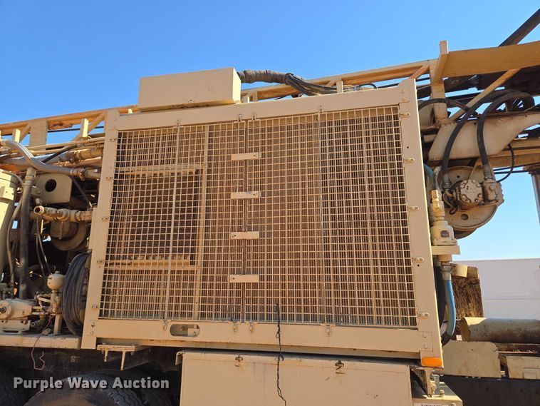 image for item YA1158 2016 Peterbilt 367 drilling rig truck