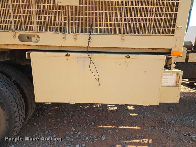 image for item YA1158 2016 Peterbilt 367 drilling rig truck