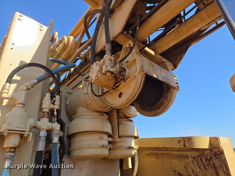 image for item YA1158 2016 Peterbilt 367 drilling rig truck