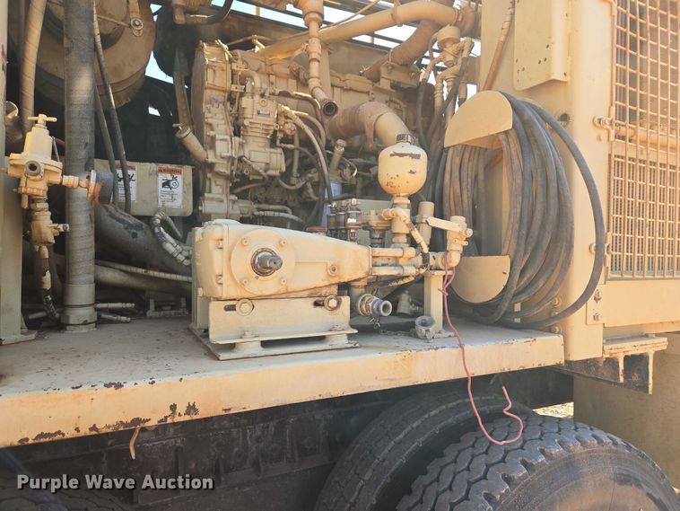 image for item YA1158 2016 Peterbilt 367 drilling rig truck