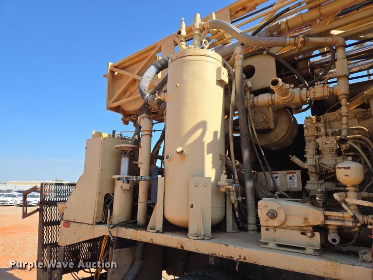 image for item YA1158 2016 Peterbilt 367 drilling rig truck