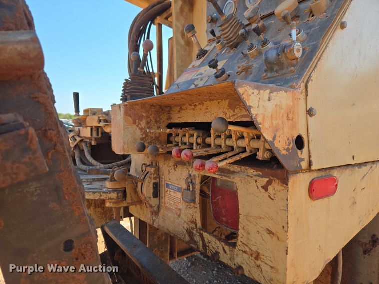 image for item YA1158 2016 Peterbilt 367 drilling rig truck