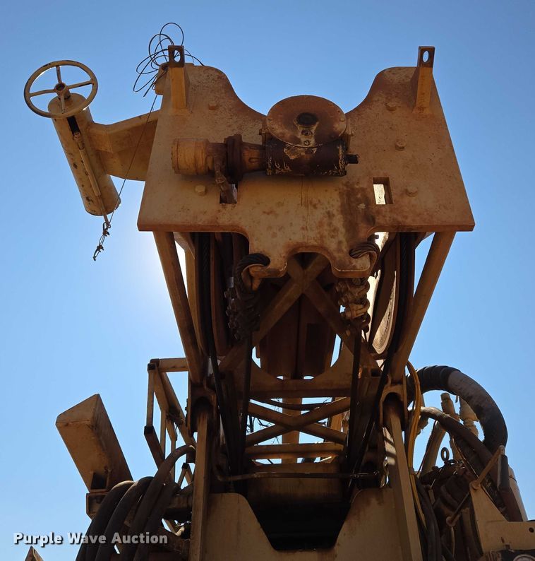 image for item YA1158 2016 Peterbilt 367 drilling rig truck