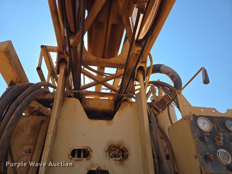 image for item YA1158 2016 Peterbilt 367 drilling rig truck