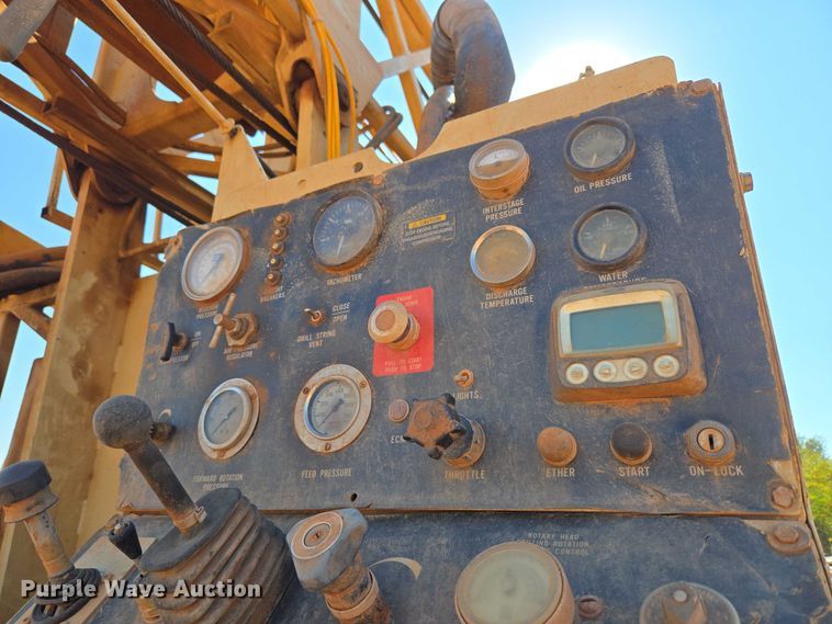 image for item YA1158 2016 Peterbilt 367 drilling rig truck