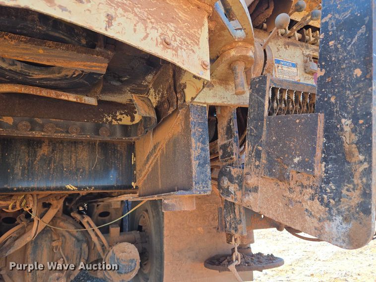 image for item YA1158 2016 Peterbilt 367 drilling rig truck