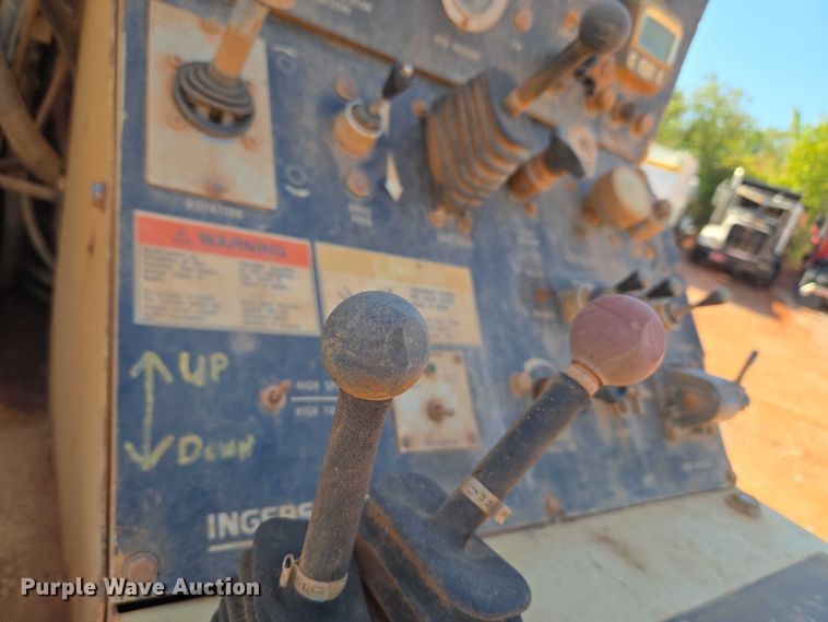 image for item YA1158 2016 Peterbilt 367 drilling rig truck