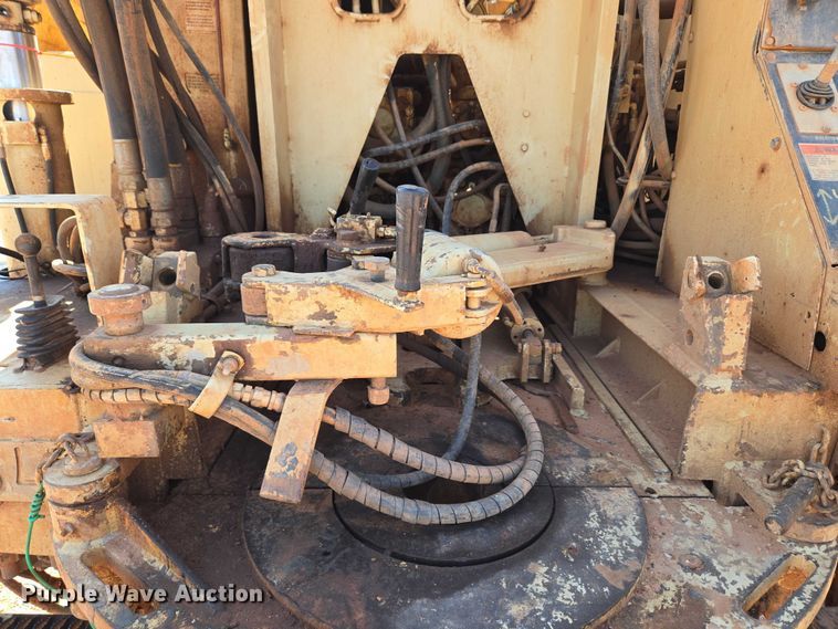 image for item YA1158 2016 Peterbilt 367 drilling rig truck