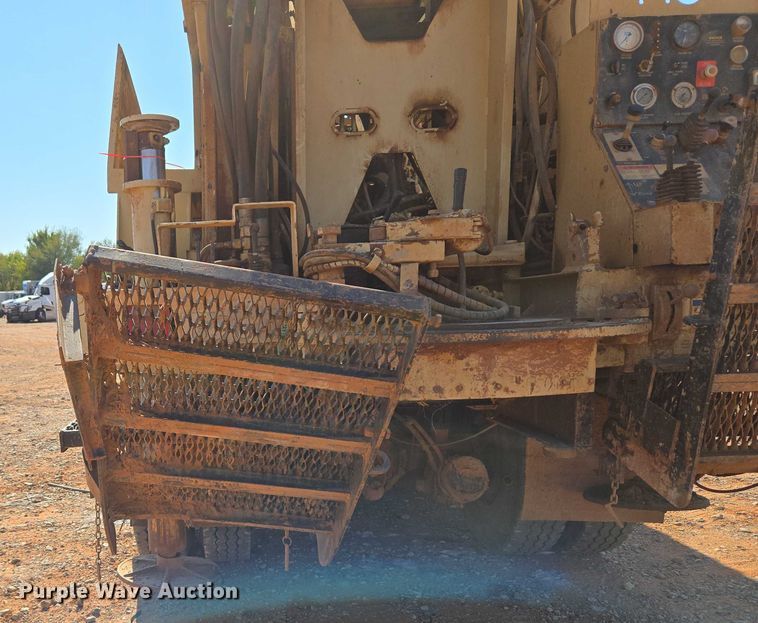 image for item YA1158 2016 Peterbilt 367 drilling rig truck