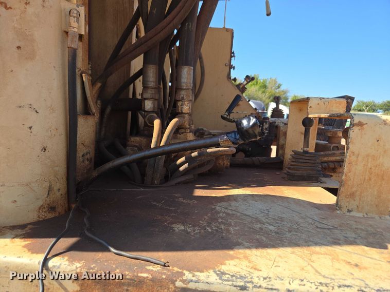 image for item YA1158 2016 Peterbilt 367 drilling rig truck