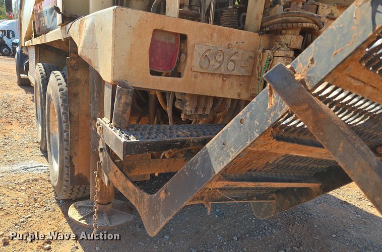 image for item YA1158 2016 Peterbilt 367 drilling rig truck