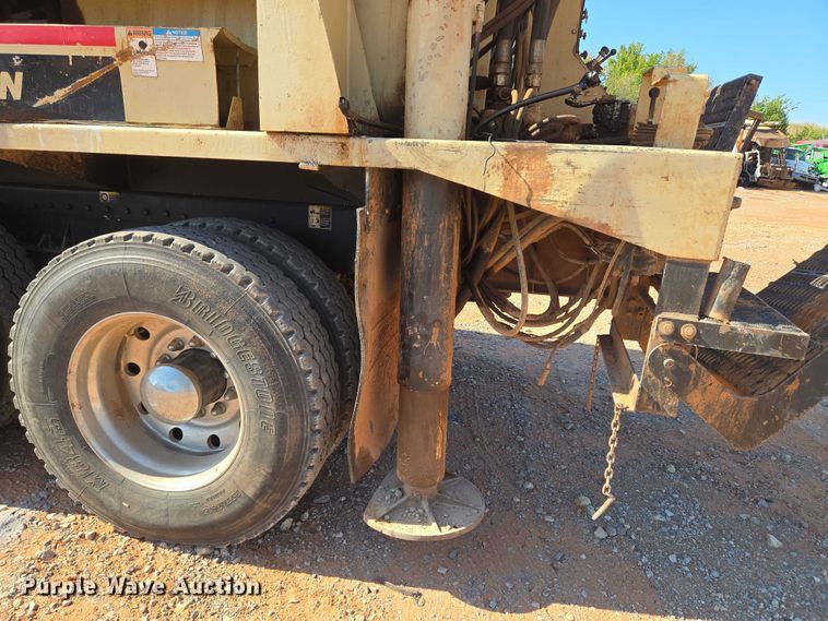 image for item YA1158 2016 Peterbilt 367 drilling rig truck