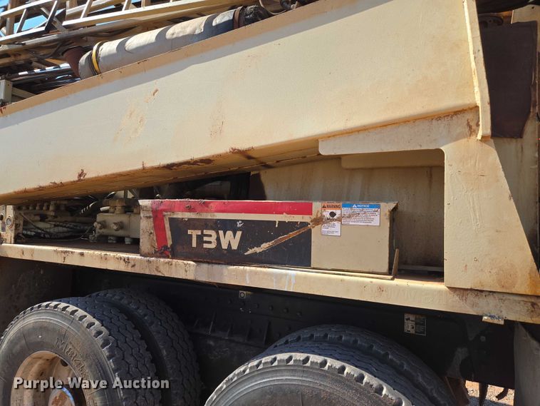 image for item YA1158 2016 Peterbilt 367 drilling rig truck