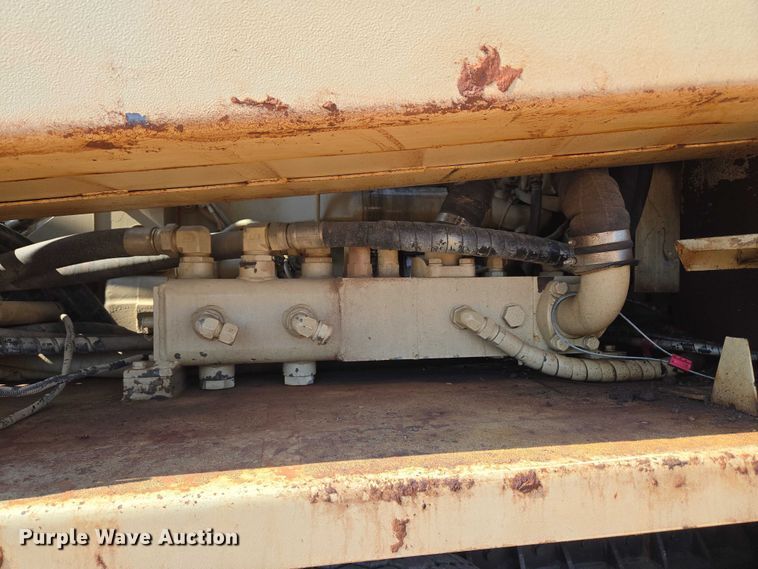 image for item YA1158 2016 Peterbilt 367 drilling rig truck