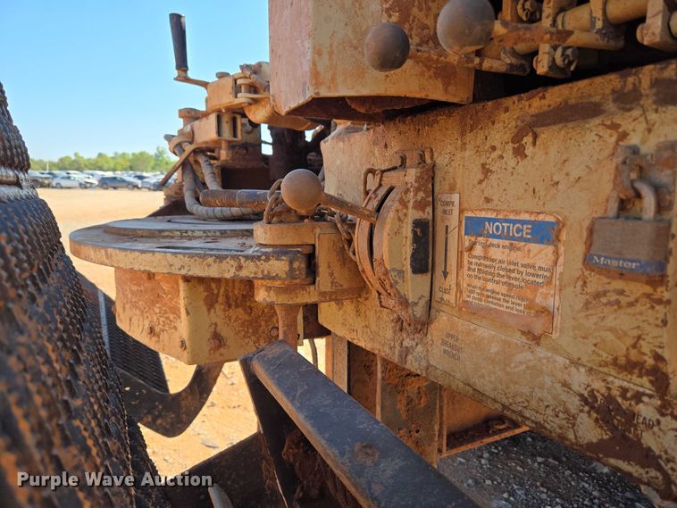 image for item YA1158 2016 Peterbilt 367 drilling rig truck