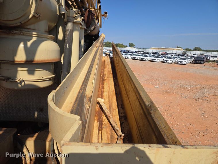 image for item YA1158 2016 Peterbilt 367 drilling rig truck