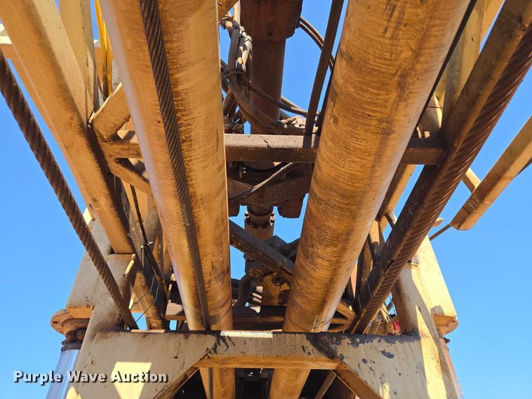 image for item YA1158 2016 Peterbilt 367 drilling rig truck