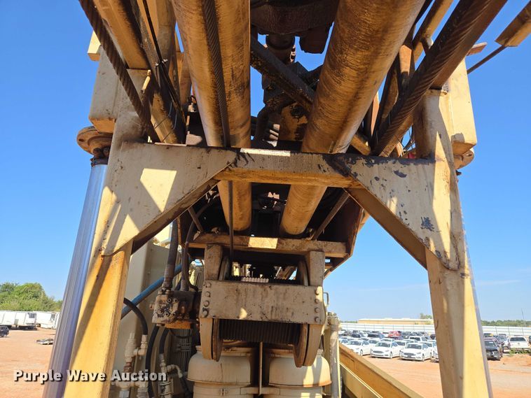 image for item YA1158 2016 Peterbilt 367 drilling rig truck