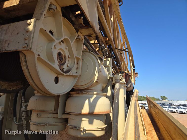 image for item YA1158 2016 Peterbilt 367 drilling rig truck