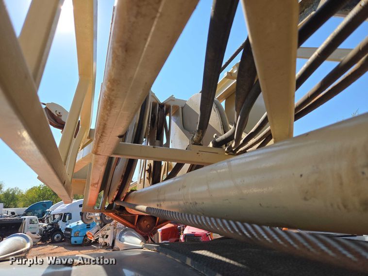 image for item YA1158 2016 Peterbilt 367 drilling rig truck