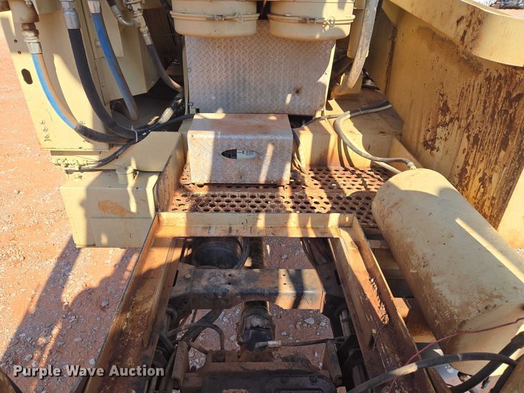 image for item YA1158 2016 Peterbilt 367 drilling rig truck