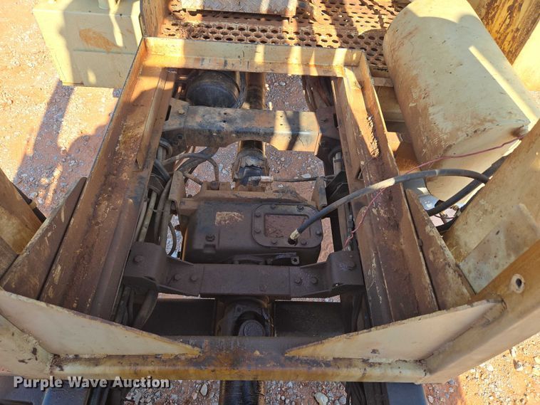 image for item YA1158 2016 Peterbilt 367 drilling rig truck