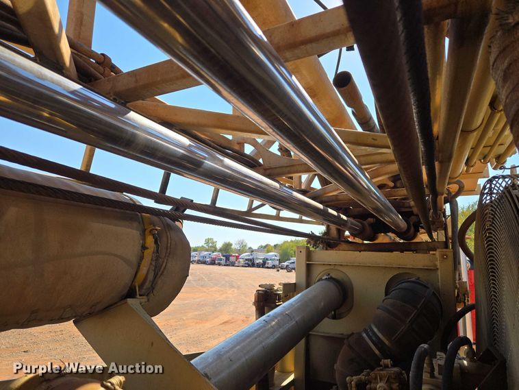 image for item YA1158 2016 Peterbilt 367 drilling rig truck