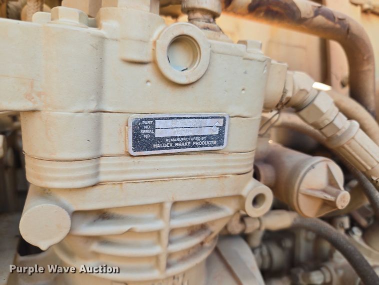 image for item YA1158 2016 Peterbilt 367 drilling rig truck