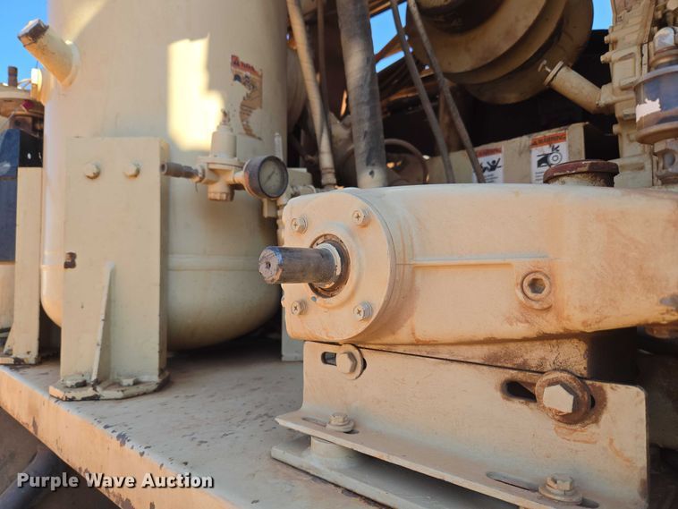 image for item YA1158 2016 Peterbilt 367 drilling rig truck