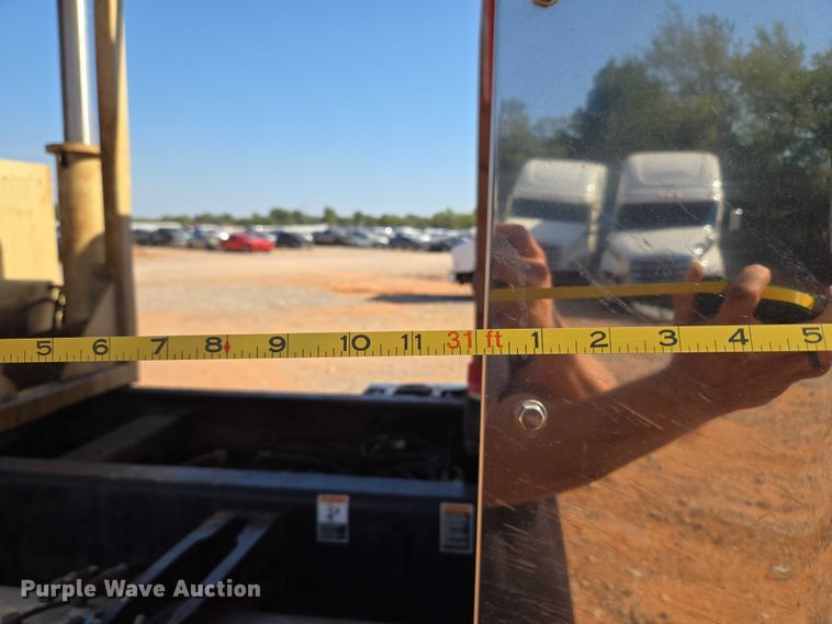 image for item YA1158 2016 Peterbilt 367 drilling rig truck