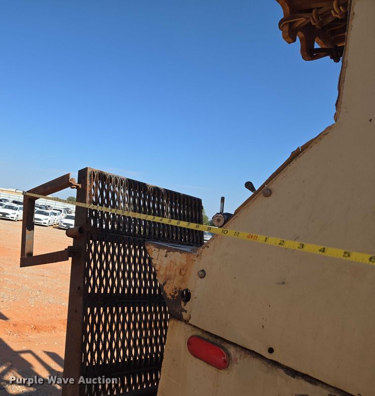 image for item YA1158 2016 Peterbilt 367 drilling rig truck