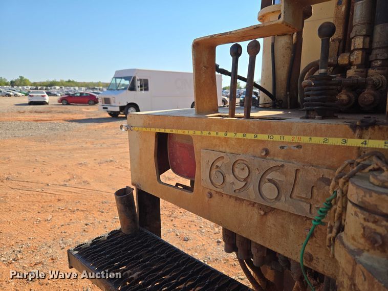 image for item YA1158 2016 Peterbilt 367 drilling rig truck