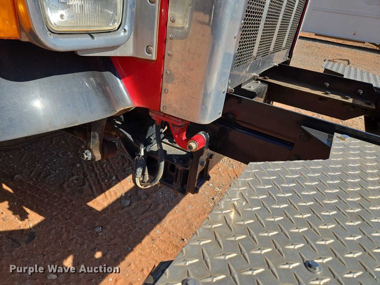 image for item YA1158 2016 Peterbilt 367 drilling rig truck