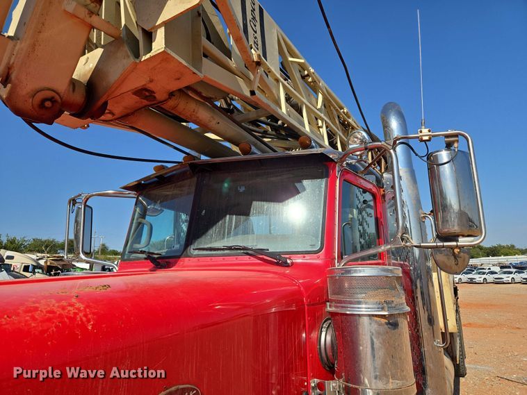 image for item YA1158 2016 Peterbilt 367 drilling rig truck