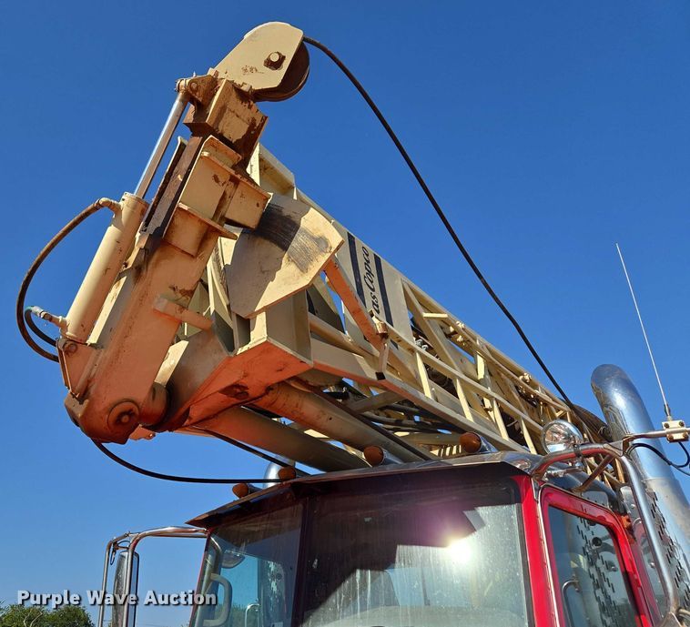 image for item YA1158 2016 Peterbilt 367 drilling rig truck