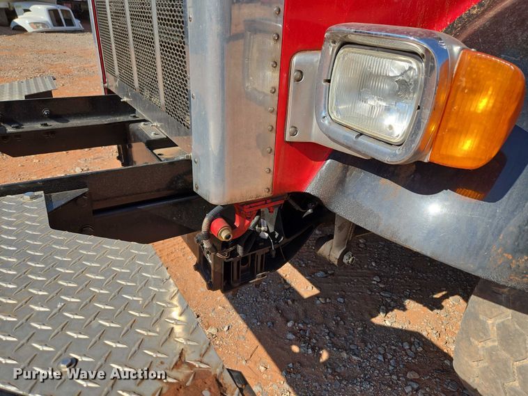 image for item YA1158 2016 Peterbilt 367 drilling rig truck