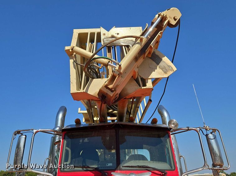 image for item YA1158 2016 Peterbilt 367 drilling rig truck