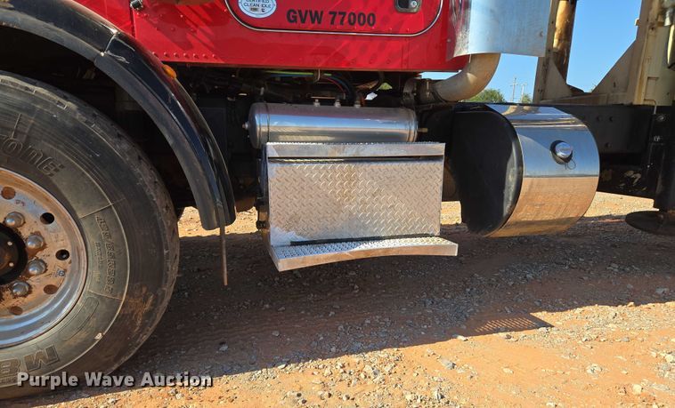 image for item YA1158 2016 Peterbilt 367 drilling rig truck