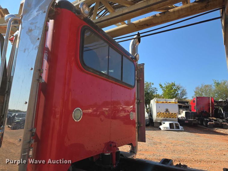 image for item YA1158 2016 Peterbilt 367 drilling rig truck