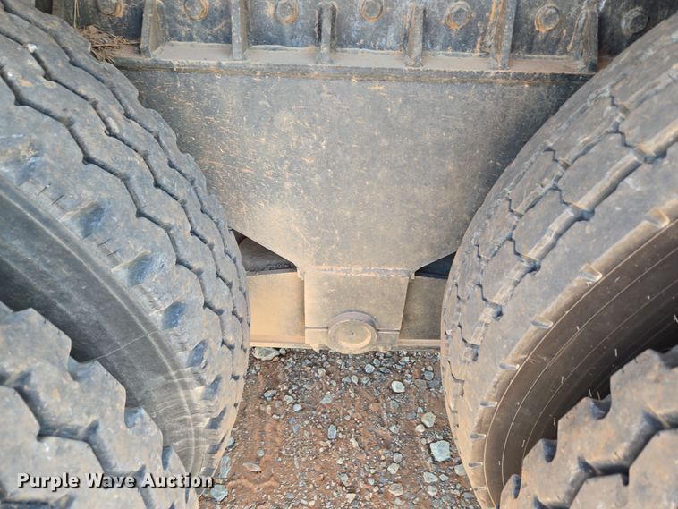 image for item YA1158 2016 Peterbilt 367 drilling rig truck