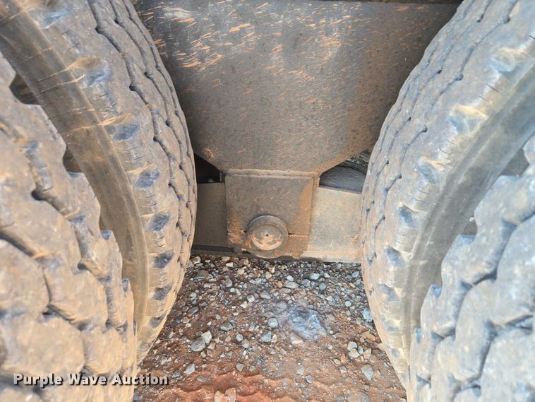 image for item YA1158 2016 Peterbilt 367 drilling rig truck