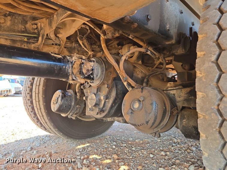 image for item YA1158 2016 Peterbilt 367 drilling rig truck