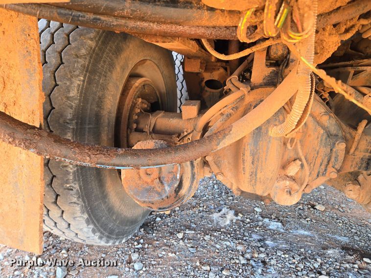 image for item YA1158 2016 Peterbilt 367 drilling rig truck