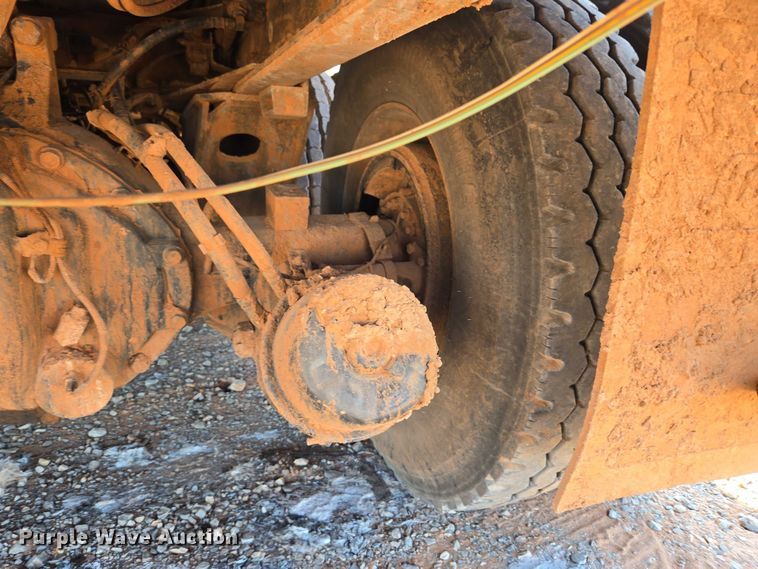 image for item YA1158 2016 Peterbilt 367 drilling rig truck