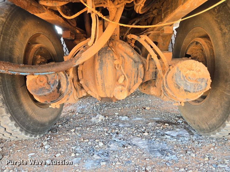 image for item YA1158 2016 Peterbilt 367 drilling rig truck