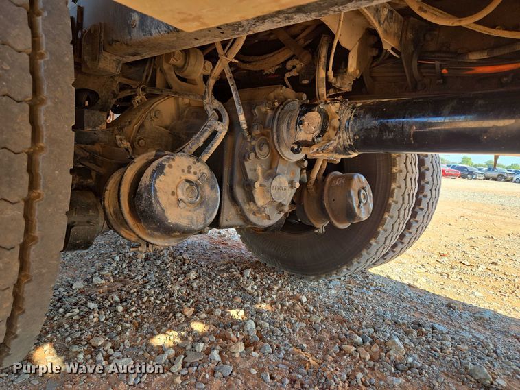 image for item YA1158 2016 Peterbilt 367 drilling rig truck