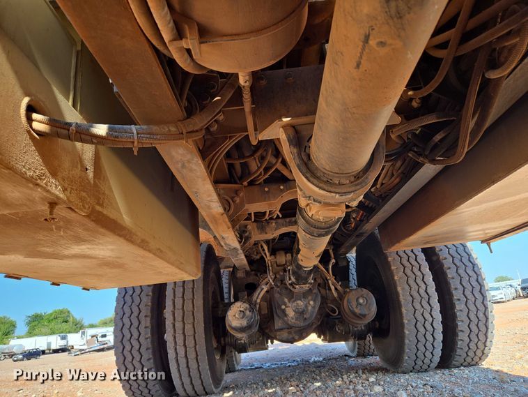 image for item YA1158 2016 Peterbilt 367 drilling rig truck